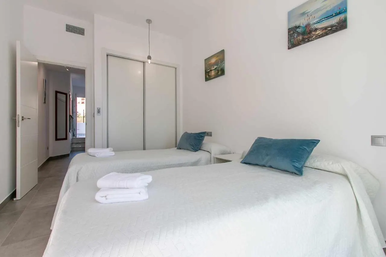 فيلا Espectacular Adosado Con Piscina, Vistas Al Mar 4 نيرخا 0*,  إسبانيا